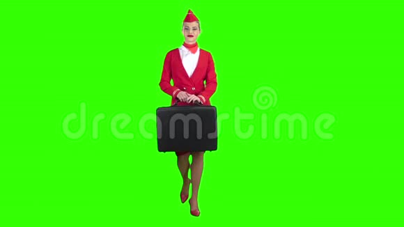 空姐走着手里拿着一个公文包绿色屏幕慢动作视频的预览图