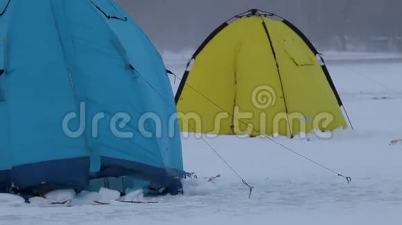 冰上帐篷视频的预览图