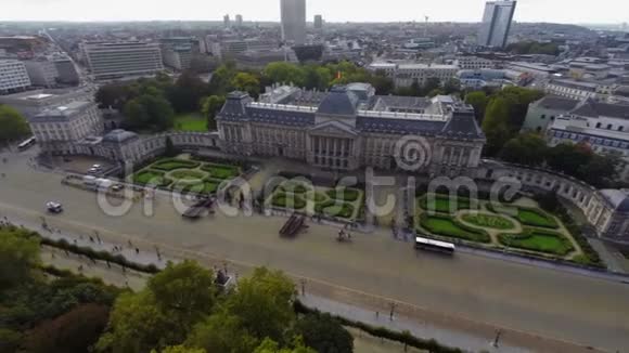 布鲁塞尔皇宫行军骑兵空中城市观飞视频的预览图