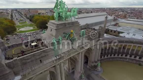 布鲁塞尔欧洲建筑航拍特写纪念碑视频的预览图