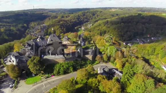 骑士城堡空中施洛斯堡德国欧洲村庄视频的预览图