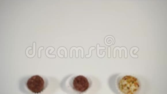 以不含糖的生态食品制成的自制甜食用于早餐视频的预览图