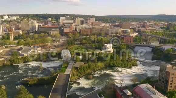 斯波坎华盛顿市中心的河滨公园和瀑布视频的预览图
