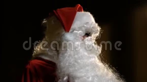 圣诞老人在家的画像视频的预览图