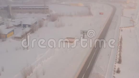 冰霜寒冷的城市俄罗斯寒冷的冬天视频的预览图
