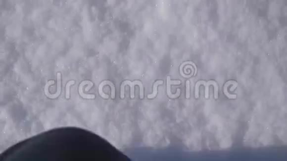 在雪地里台阶视频的预览图