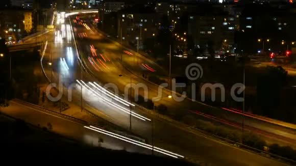 城市高速公路交通高峰时间光牵引时间流逝视频的预览图
