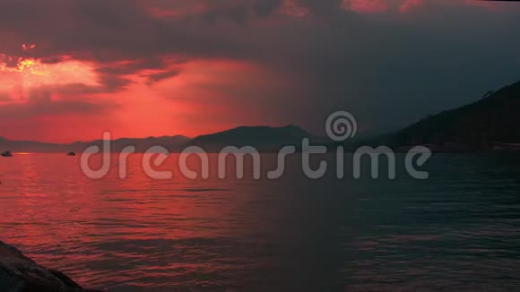海上的红日落视频的预览图