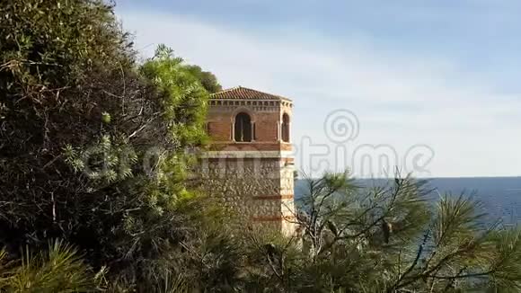拥有美丽地中海景观的豪华别墅石塔视频的预览图