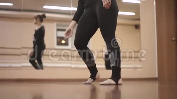 健身体育舞蹈健身房训练录像视频的预览图
