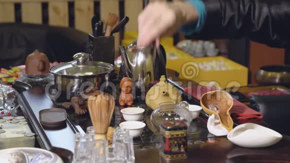 中国传统茶道的准备工作视频的预览图