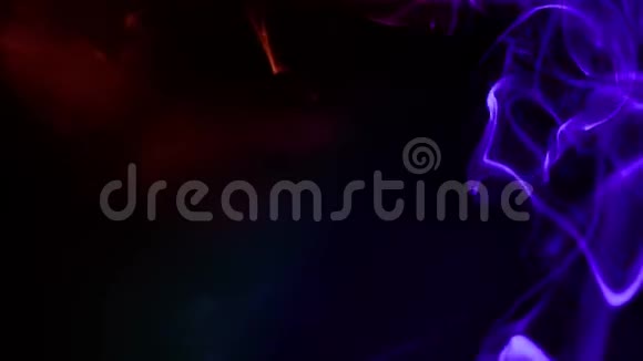 紫色和蓝色混合烟黑色背景视频的预览图