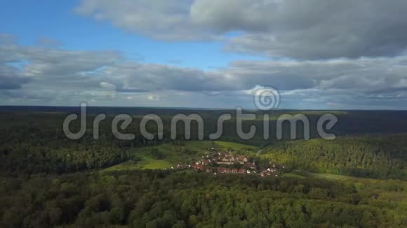 Bebenhausen古寺的鸟瞰图视频的预览图