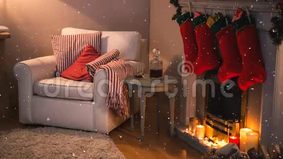 降雪伴着圣诞家火和长袜视频的预览图