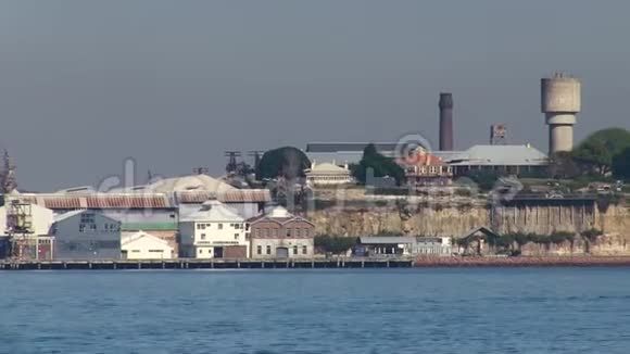 建筑物和码头视频的预览图