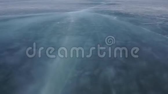 冰封湖的冰贝加尔湖视频的预览图