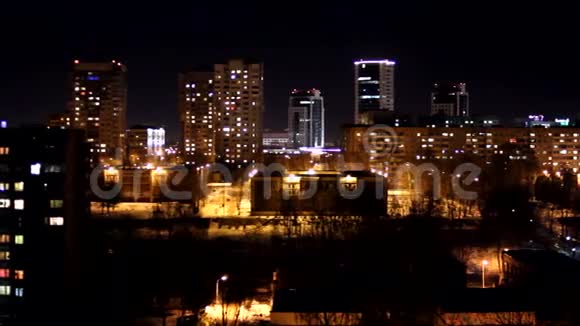 夜城城市的夜灯平静的夜城视频的预览图