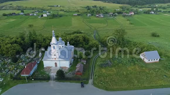 俄罗斯乡村教堂航空录像01视频的预览图