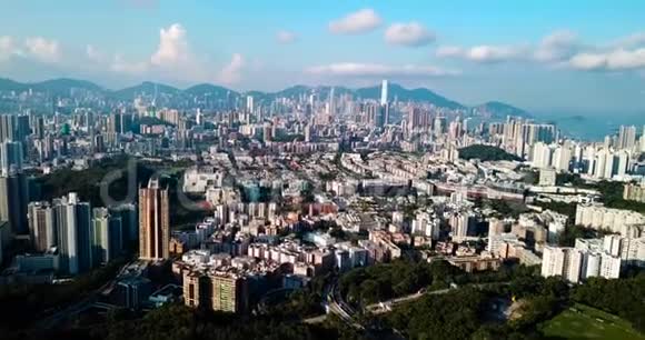 狮子山香港岛的空中镜头视频的预览图