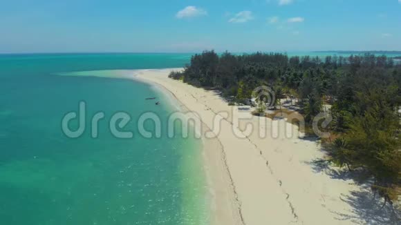 菲律宾巴拉巴茨空白海滩的空中景观视频的预览图