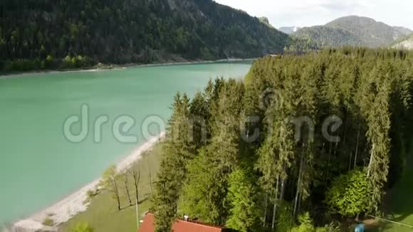 4克德龙Amazing湖Sylvenstein上巴伐利亚空中观景德国梅视频的预览图