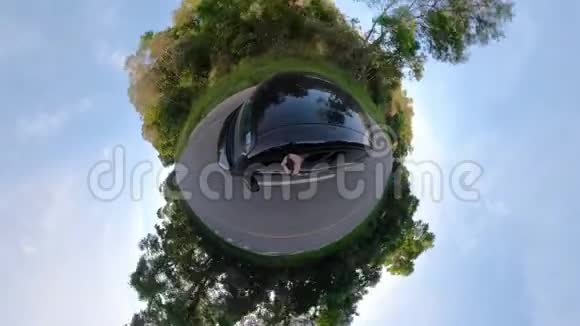 小行星巴西公路上的汽车视频的预览图