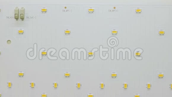 一组黄色LED二极管视频的预览图