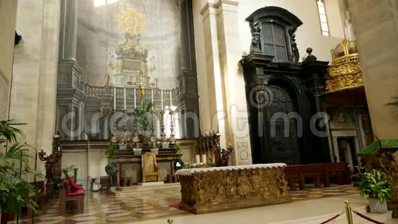 托里诺意大利2018年7月7日都灵大教堂的内部建于1470年是圣教堂视频的预览图