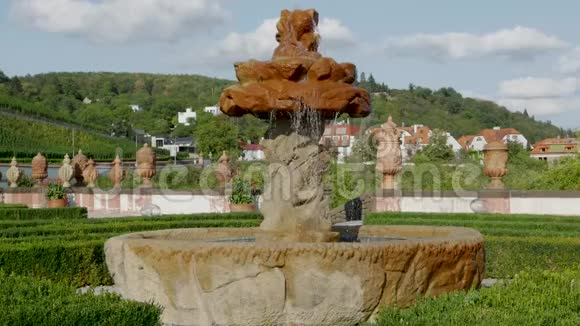 在布拉格城的喷泉视频的预览图