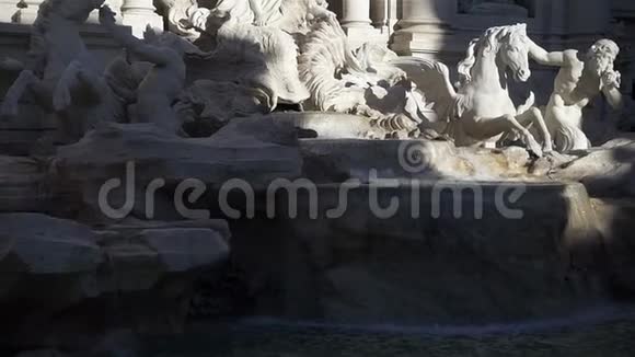 特雷维喷泉是意大利罗马特雷维区的喷泉视频的预览图