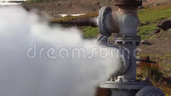 地质井热水蒸汽排放放大视频的预览图
