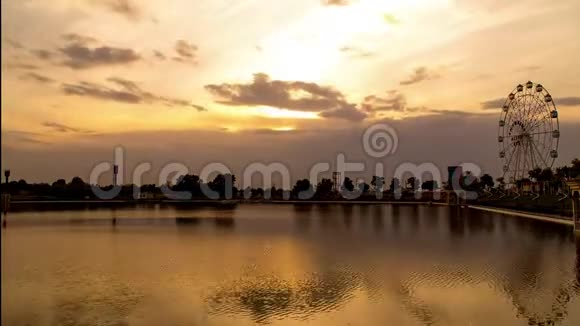 日落时在Shymkent的Timlapse湖视频的预览图