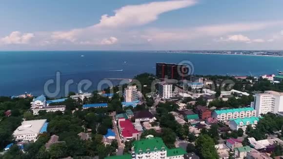 空中录像黑海沿岸最大的城市度假小镇阿那帕2019视频的预览图