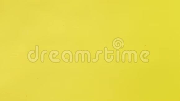 黄色背景高清的白色油漆视频的预览图