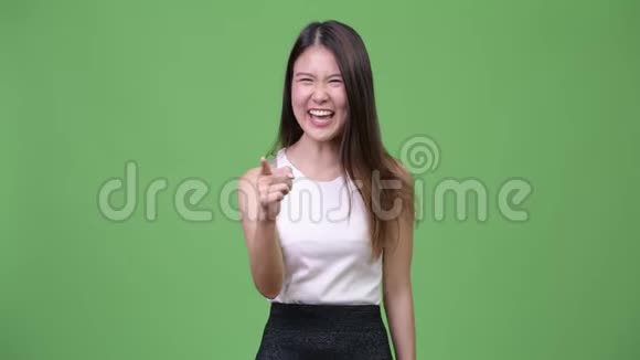 年轻漂亮的亚洲女商人洛杉矶视频的预览图