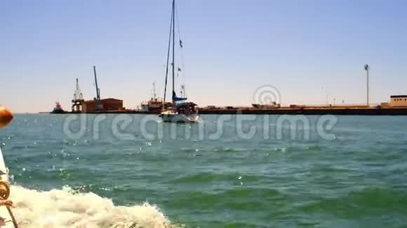 加泰罗尼亚埃布罗三角洲地区的港口景观视频的预览图
