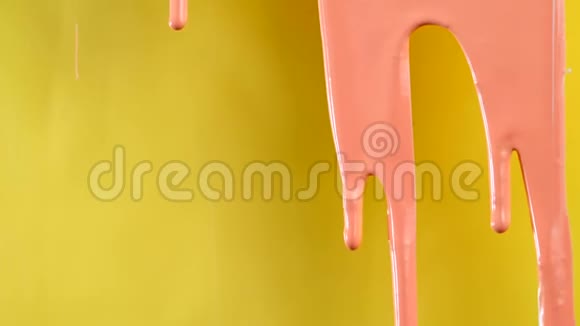 黄色背景高清的粉红色油漆视频的预览图