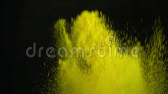 黄色粉末油漆爆炸视频的预览图