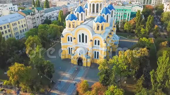 伏洛迪米尔基辅大教堂乌克兰地标来自无人机空中视频Foatge的顶级VIE家庭旅游场所视频的预览图