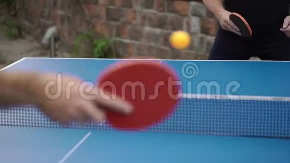人们打乒乓球视频的预览图