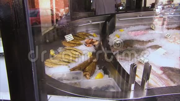 爱尔兰的小鱼市场视频的预览图