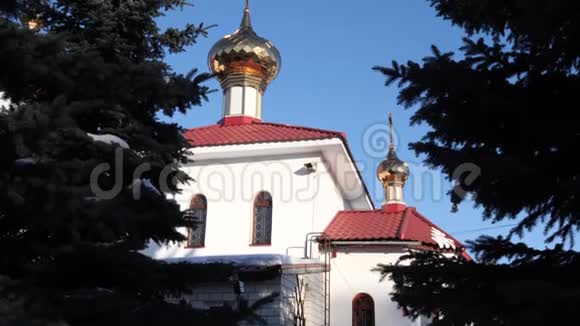 戈梅尔圣乔治的贝拉鲁斯教堂在冬天视频的预览图