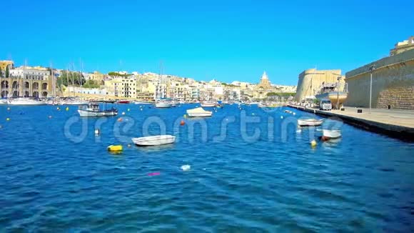 享受卡尔卡拉码头和小船马耳他视频的预览图
