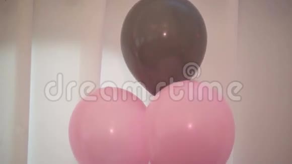 气球粉红色和棕色视频的预览图