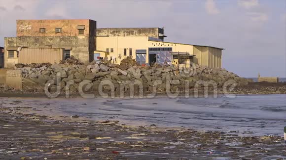 大量海岸线水污染科纳克里视频的预览图