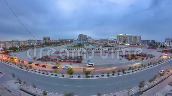 清真寺在市中心和公园在城市阿提拉乌白天到夜间时间推移过度视频的预览图
