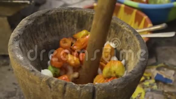 压碎甜椒和洋葱科纳克里几内亚视频的预览图