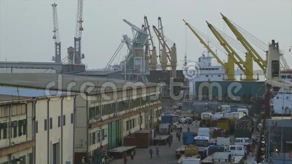 集装箱装卸区科纳克里港几内亚视频的预览图
