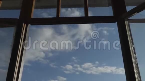 窗外彩云延时视频视频的预览图