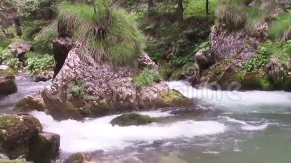 山河岩石视频的预览图
